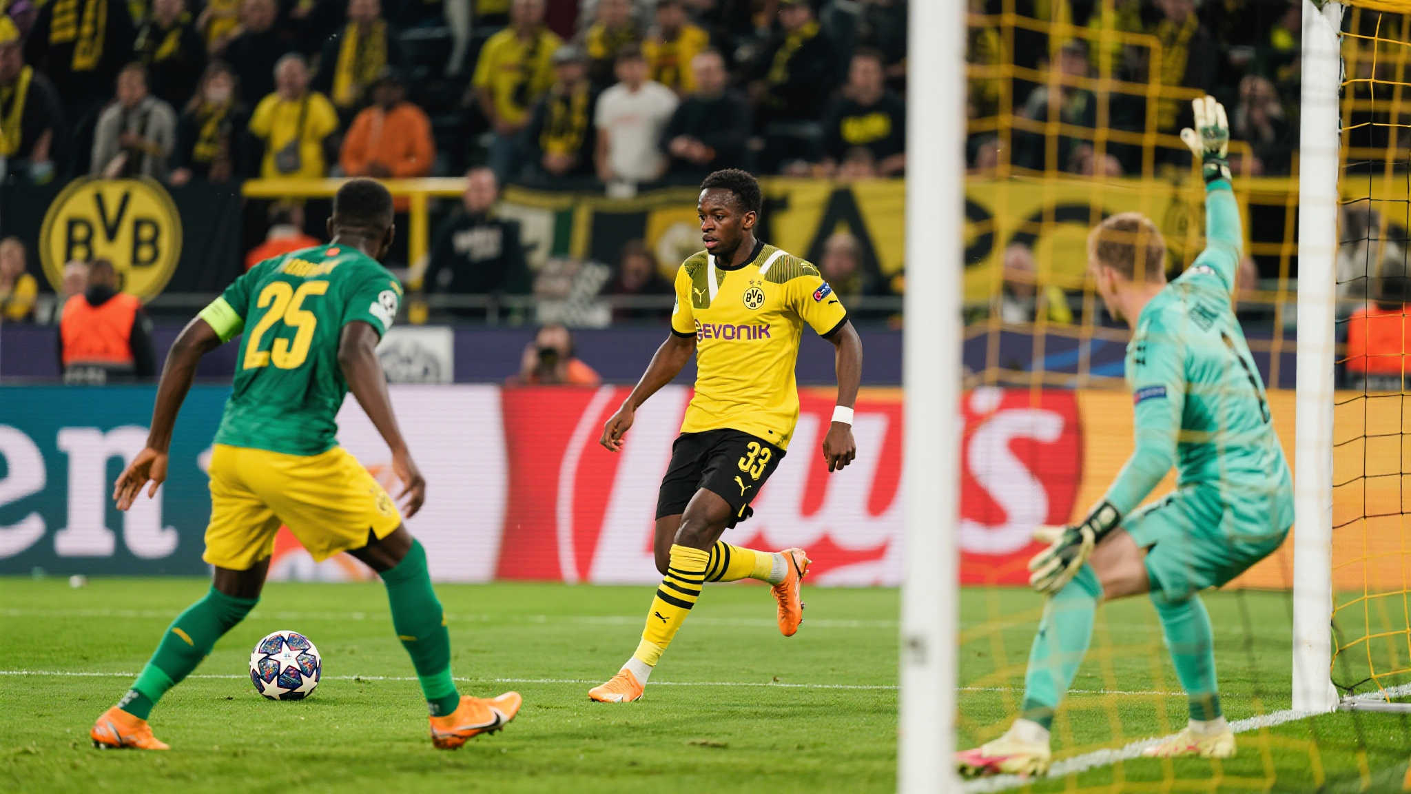 世俱杯激战之夜!多特蒙德4-3力克非洲冠军 上演惊心动魄对决 世俱杯激战之夜!多特蒙德4-3力克非洲冠军 上演惊心动魄对决